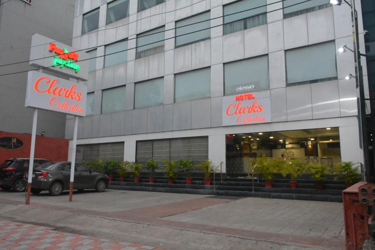 Hotel Clarks Collection Vadodara Exteriör bild