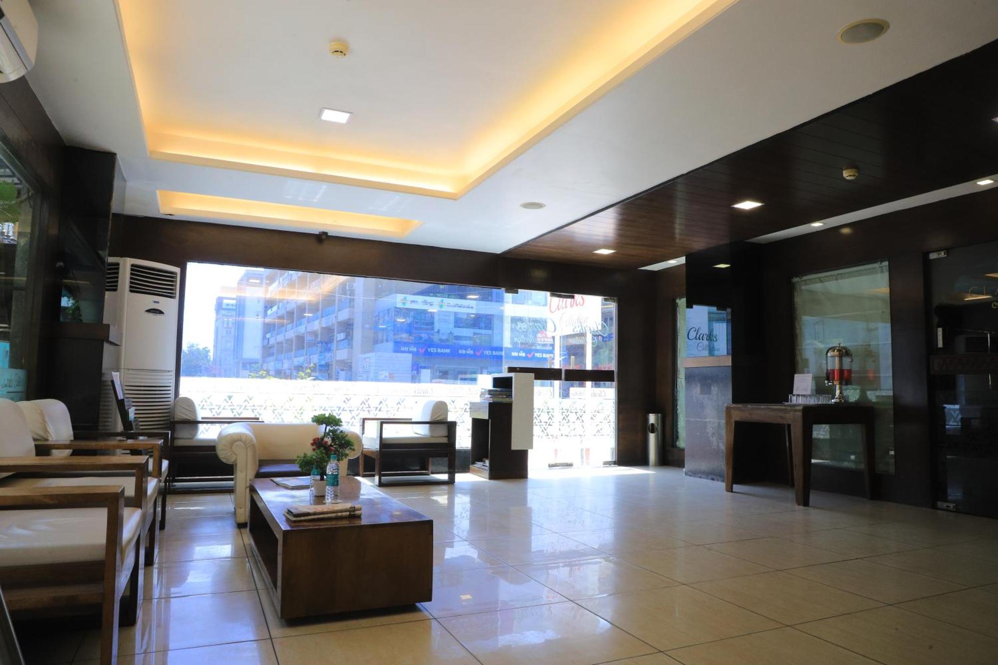 Hotel Clarks Collection Vadodara Exteriör bild